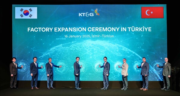 On the 16th, KT&G celebrated the expansion of its Turkiye factory to fulfill its goal to leap to a 'Global Top-tier' and to expand its global operations. Photo shows major participants of the ceremony held in including KT&G CEO Kyung-man Bang (fourth from right), Tire District Governor Vural Karagul (third from right), and Korean ambassador to Turkiye Yeon-doo Jeong (fourth from left)