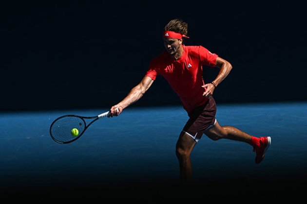 Zverev powers into Australian Open quarterfinals with stunning win over Humbert