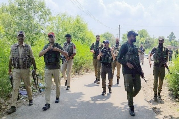 J-K: Rashtriya Rifles organises automatic weapon training for village defence committee